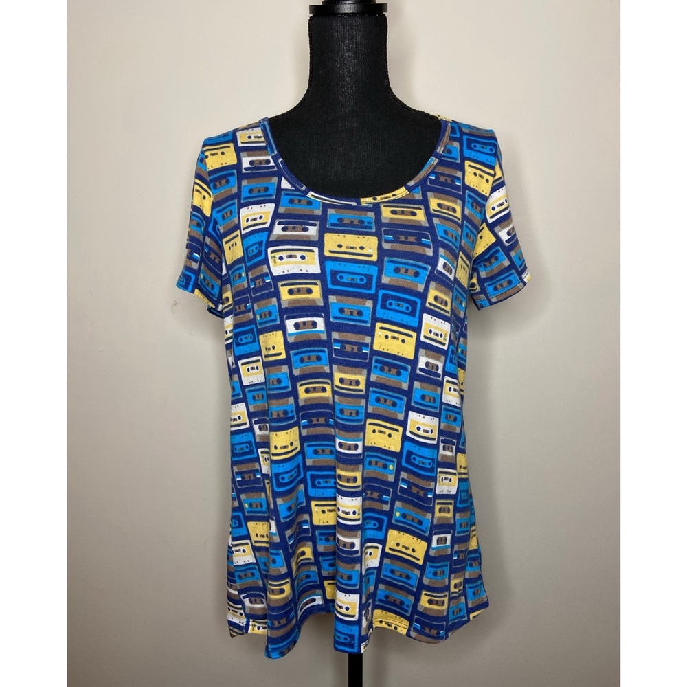 Small LulaRoe Classic Tee
